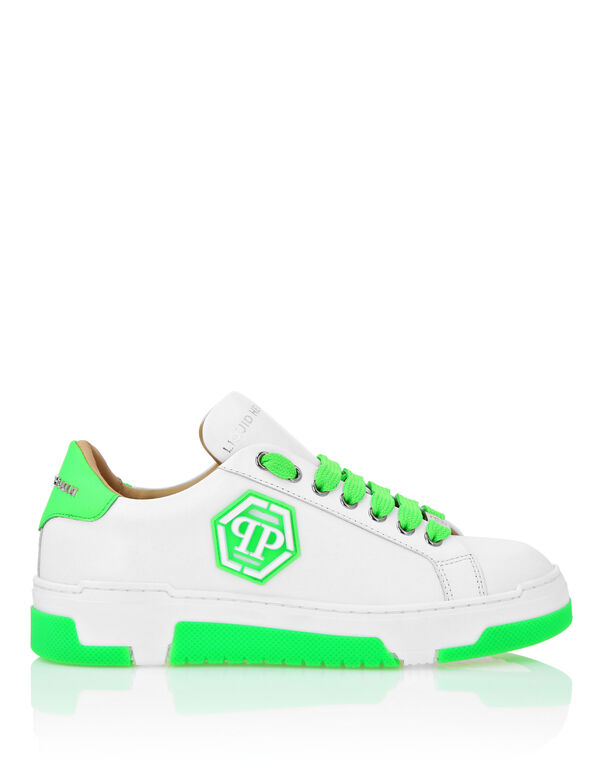 256-leather-lo-top-sneakers-hexagon-green-fluo-1.jpg