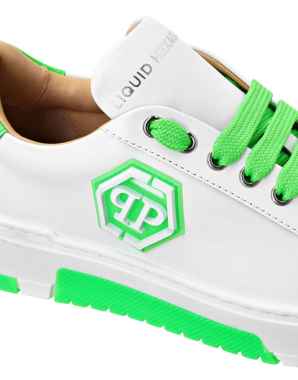 256-leather-lo-top-sneakers-hexagon-green-fluo-1.jpg