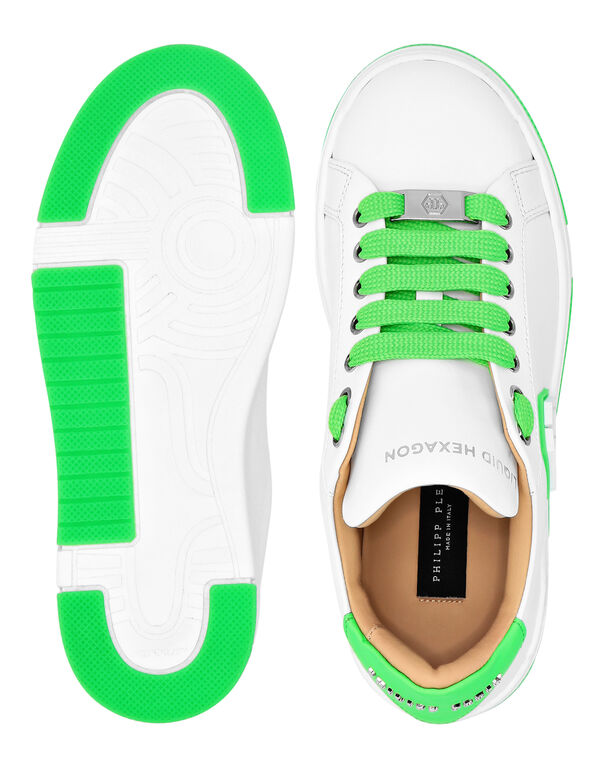 256-leather-lo-top-sneakers-hexagon-green-fluo-1.jpg