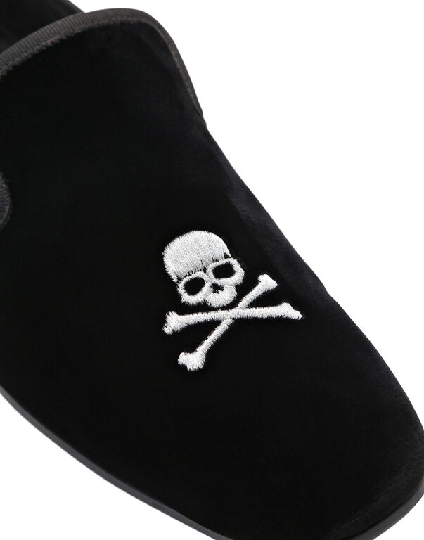 2899-velvet-loafers-embroidery-skull-black-1.jpg
