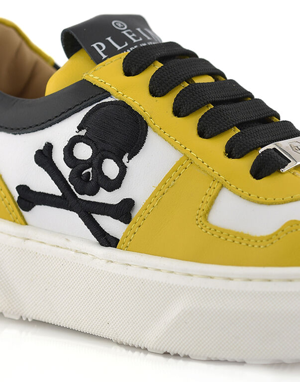 3561-sneakers-box-sole-lace-embroidery-skull-yellow-white-1.jpg