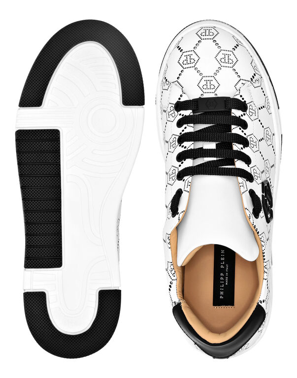3947-low-top-leather-skeakers-matte-monogram-black-1.jpg