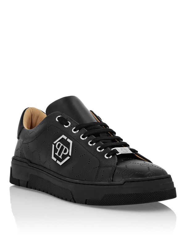 3955-low-top-leather-skeakers-matte-monogram-black-black-1.jpg
