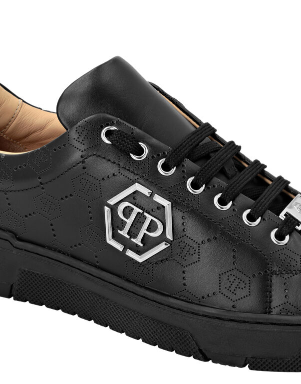 3955-low-top-leather-skeakers-matte-monogram-black-black-1.jpg