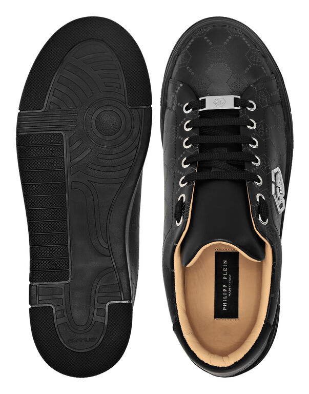 3955-low-top-leather-skeakers-matte-monogram-black-black-1.jpg