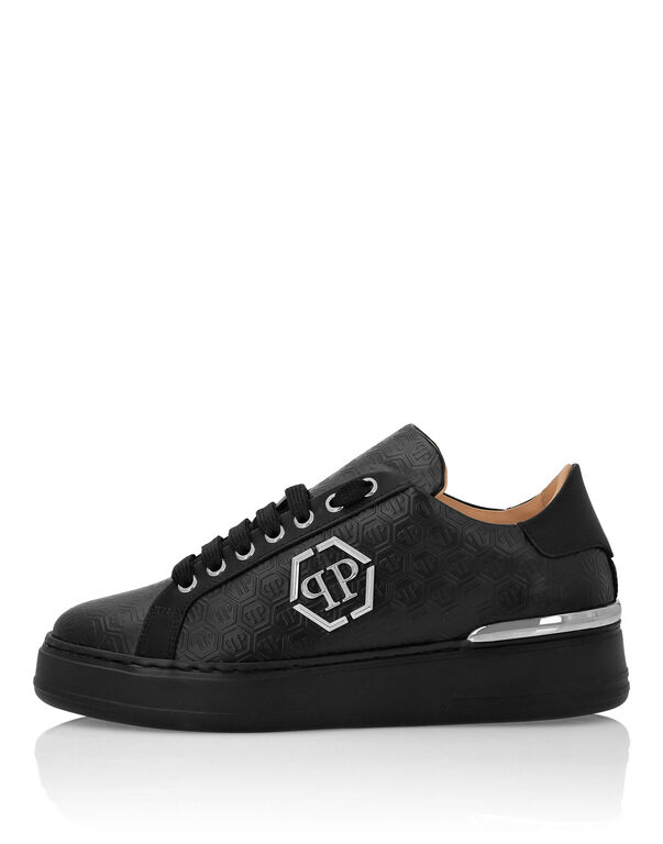 692-nappa-leather-lo-top-sneakers-monogram-black-black-1.jpg