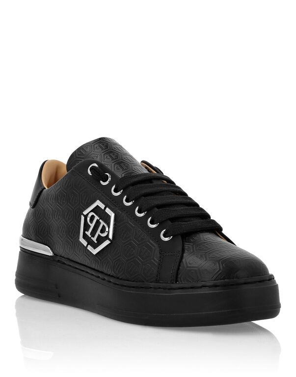 692-nappa-leather-lo-top-sneakers-monogram-black-black-1.jpg