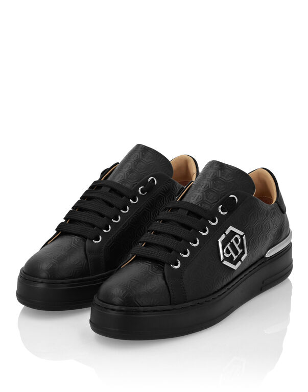 692-nappa-leather-lo-top-sneakers-monogram-black-black-1.jpg