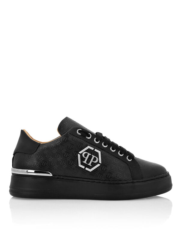 692-nappa-leather-lo-top-sneakers-monogram-black-black-1.jpg