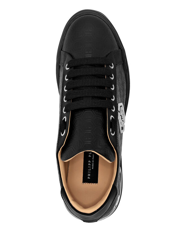 692-nappa-leather-lo-top-sneakers-monogram-black-black-1.jpg