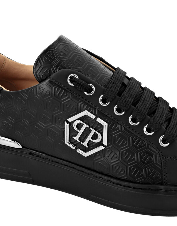 692-nappa-leather-lo-top-sneakers-monogram-black-black-1.jpg