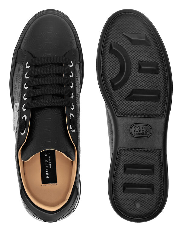 692-nappa-leather-lo-top-sneakers-monogram-black-black-1.jpg