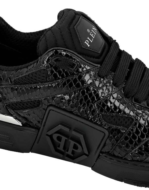735-lo-top-python-sneakers-phantom-treet-black-black-1.jpg